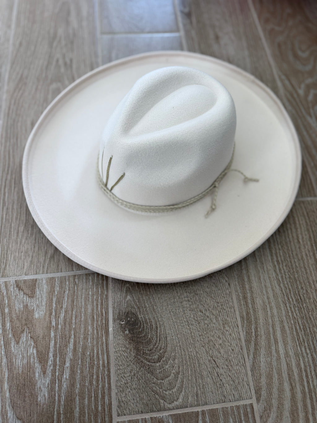 Ivory Pencil Brim Rancher